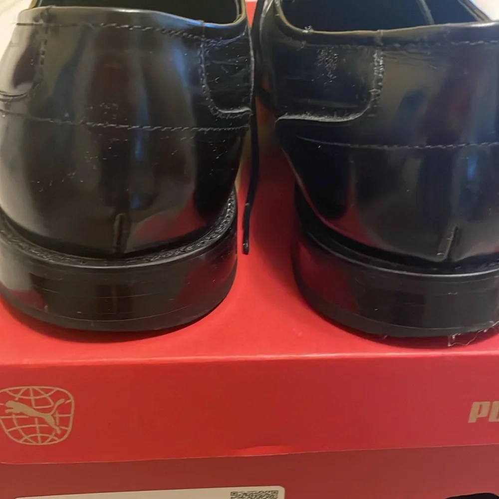 Men’s dress shoes in black Size 12. Great condition.